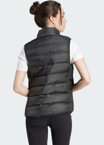 Чорна демісезонна пуховий жилет essentials 3-stripes light down adidas