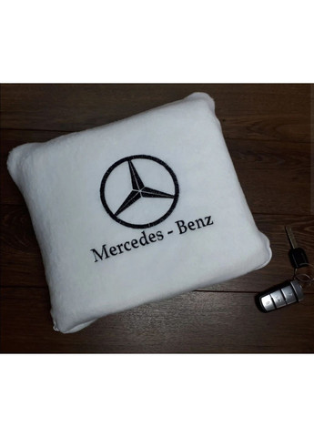 Автомобильный плед в чехле с вышивкой логотипа "Mercedes-Benz" черный/белый цвет No Brand (372511808)