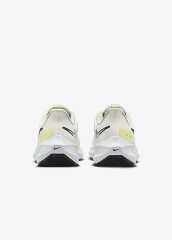 Бежеві кросівки w air zoom pegasus 39 shield do7626-100 Nike
