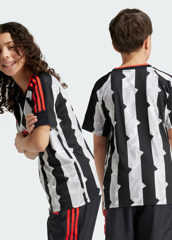 Чорна демісезонна футболка tiro kids adidas