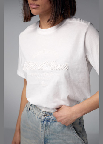 Молочная летняя хлопковая женская футболка с вышитой надписью 2415 с коротким рукавом Lurex