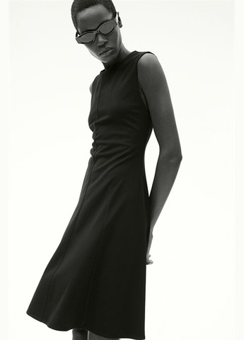 Чорна сукня чорна без рукавів із щільного трикотажу s H&M однотонна