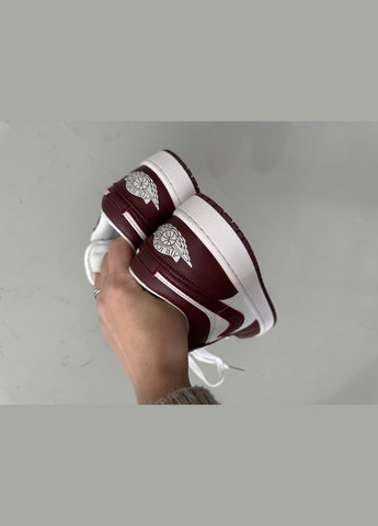 Кроссовки женские и мужские Nike Air Jordan 1 Retro Low bordo white | Найк Аир Джордан 1 Ретро низкие бордовые белые No Brand бордовые демисезоны (316091174)