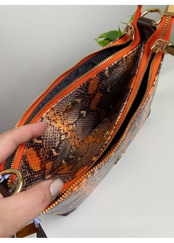Яскрава жіноча крос-боді Туреччина помаранчева з шоколадом, натуральна шкіра рептилія, три відділи, ремінь в комплекті Karya (361147665)