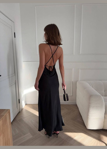 Черное чёрное шёлково платье с открытой спиной и без рукава, летнее платье No Brand однотонное