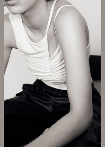 Асимметричный топ с рюшами H&M (297327830)