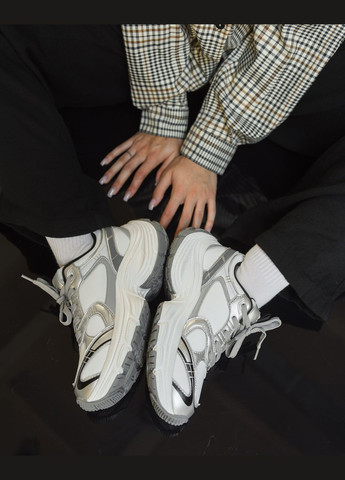 Стильные женские повседневные кроссовки белые Freedom белые демисезоны (325402281)