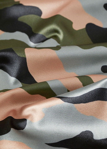 Оливковое (хаки) кэжуал платье H&M с камуфляжным принтом