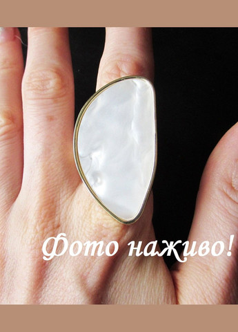 Крупное белое кольцо с перламутром, безразмерное, 4450 No Brand (347629138)