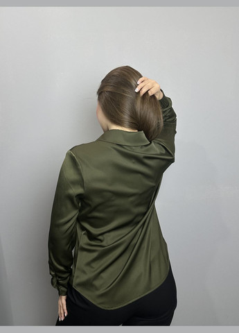 Оливковая (хаки) демисезонная блузка женская дизайнерская хаки на пуговицы mkjl30779 Modna KAZKA