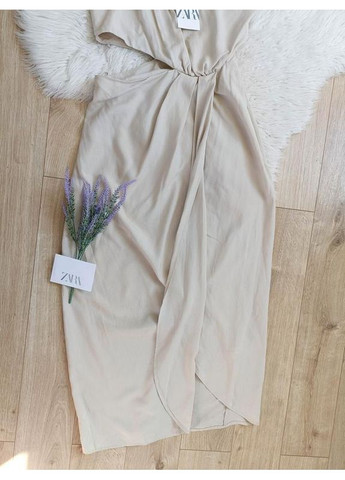 Бежевое платье мди с вырезом Zara