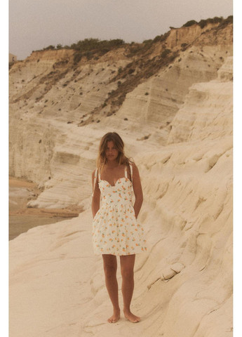 Кремова святковий, коктейльна, домашній, пляжна, карнавальний, повсякденний, відвертий сукня сарафан міні з кишенями бебі долл, а-силует, з відкритими плечима Zara з малюнком