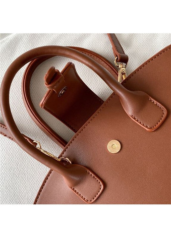 Трапециевидная сумка из экокожи черного цвета с короткими ручками и длинным ремешком. No Brand (362588245)