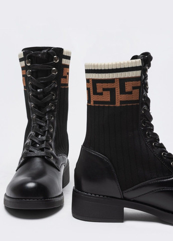 Черные демисезонная демисезонные ботинки с текстильными вставками чёрные Dressa