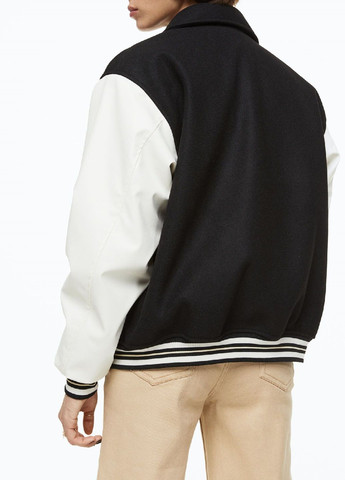 Черная демисезонная куртка H&M