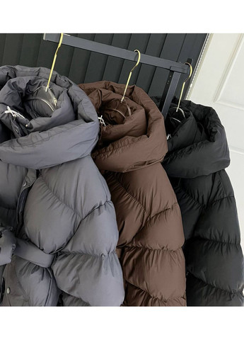 Черная зимняя утепленная женская куртка-пуховик с поясом и капюшоном. No Brand