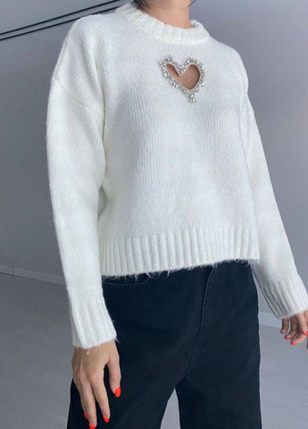 Молочний демісезонний светр прямого крою з вирізом серце з камінням Україна