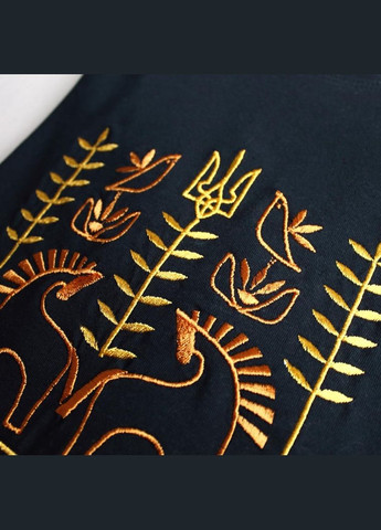 Синяя футболка мужская с этно вышивкой Ladan