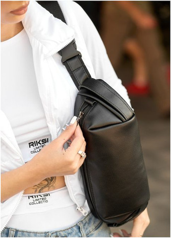 Жіноча сумка бананка на пояс із натуральної шкіри Чорна з перфорацією (772036414) Sambag (360965775)