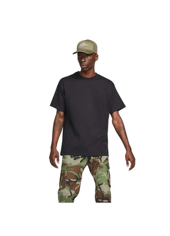 Чорна чоловіча футболка nikenk sb tee essentials чорний Nike