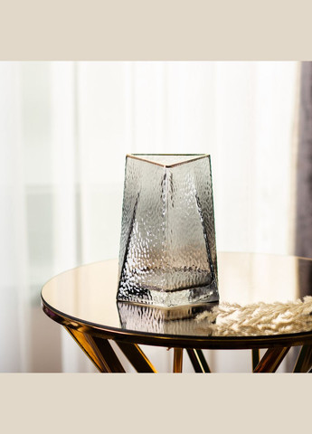 Ваза для цветов стеклянная, декоративная, треугольная, 15,5 см, серая с золотой окантовкой. Yiwu (306873612)