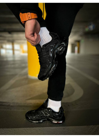 Білі Осінні кросівки чоловічі nike air max plus triple black 604133-050 найк аір макс тн No Brand