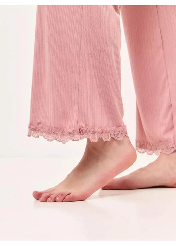 Розовая всесезон стильная привлекательная молодежная брючная пижама julia, пижамный комплект 2-ка майка + брюки No Brand брючна піжама Julia рожева