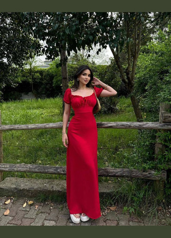 Красное элегантное женское платье с разрезом No Brand
