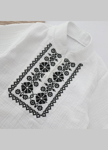 Белый летний детский муслиновый белый с черной вышивкой на крещение мальчика костюм рубашка+шорти с рубашкой, с шортами No Brand