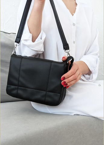 Стильная женская сумка-багет из экокожи с оригинальным декором в виде цепи и имитированного лезвия бритвы InFashion Сумка (327738507)