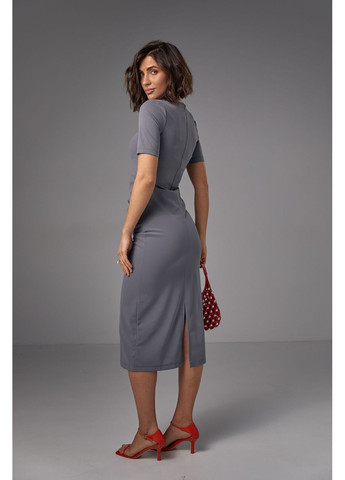 Серое повседневный, деловое силуэтное платье миди с драпировкой силуэтная Byron однотонное