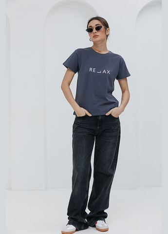 Сіра жіноча футболка з написом relax графітова Arjen