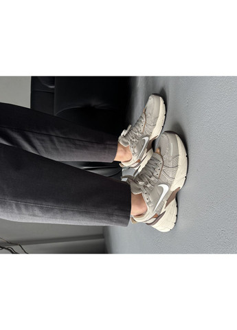 Кроссовки женские Nike V2K Runtekk Grey Brown | Найк В2К Рантек серые No Brand серые демисезоны (372795575)