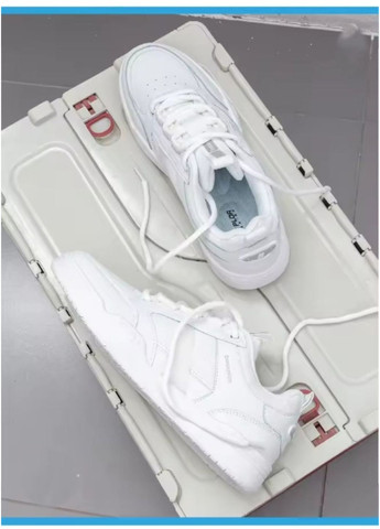 Белые кроссовки Baas