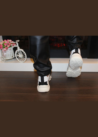 чорні з білим No Brand Кросівки жіночі чорні літо (329889986)