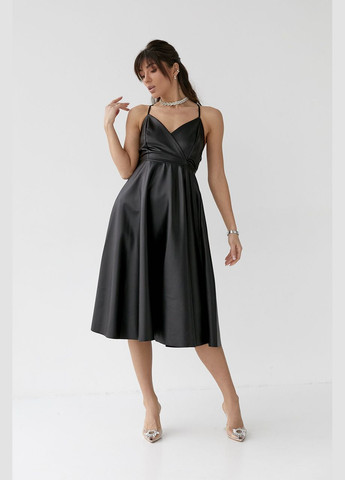 Летний женский сарафан из кожзама на тонких бретелях с клешной юбкой Liton однотонный