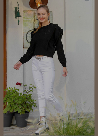 Черный женский ажурный свитер с черными воланами. You Best