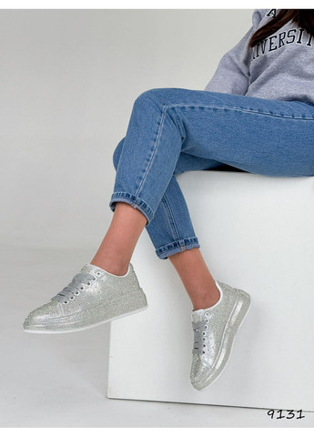 Серебристые кеды покрыты камешками Helen