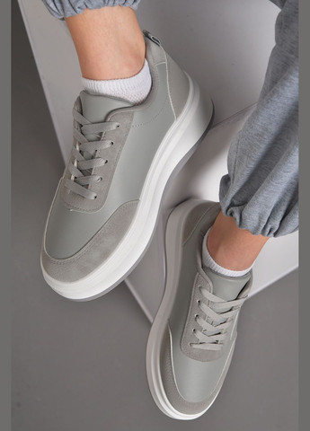 Серые демисезонные кроссовки женские серого цвета на шнуровке Let's Shop