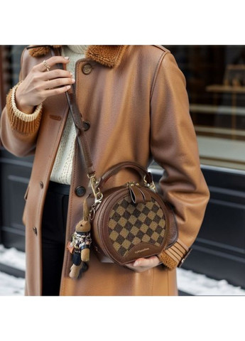 Кругла жіноча сумка з екошкіри коричнева з брелком ProDobro (363258970)