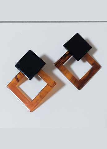 Cерьги ромбы пластиковые MK0856 коричневый с черным DeKolie (322196915)