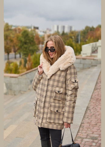 Бежевая зимняя куртка MN