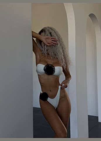 Молочний купальник з трояндами, формований ліф бандо Simply sexy