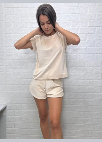 Бежевая всесезон велюровый комплект футболка шорты, бежевый цвет, размер s-xl No Brand