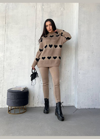 Вязаный женский костюм с сердцами кофейного цвета 29422 No Brand (323641943)