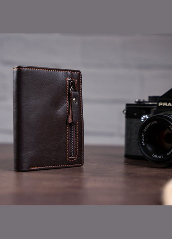 Чоловічий шкіряний гаманець вертикальний з кишенями та хлястиком коричневий (sku_14687) No Brand (327819915)