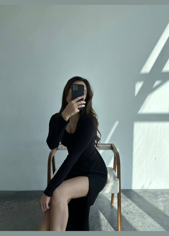 Чорна кежуал сукня максі з корсетними зав'язками та високим розрізом силуетна MonCher