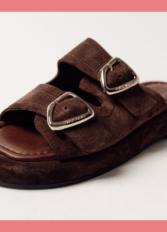 Коричневые шлепанцы с двумя пряжками коричневые замша Krula с пряжкой