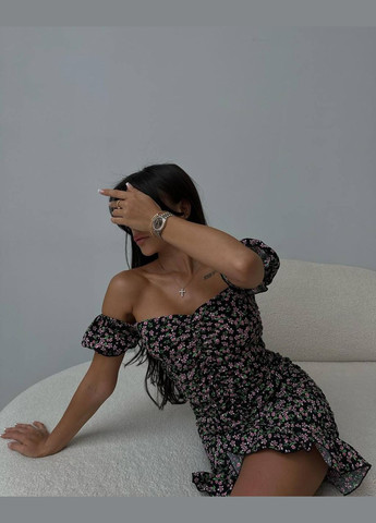 Чорна повсякденний міні сукня в квітковий принт силуетна Adelante з квітковим принтом