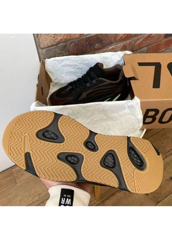 Коричневі кросівки чоловічі adidas yeezy boost 700 v2 no logo brown адідас ізі буст коричневі демісезон No Brand